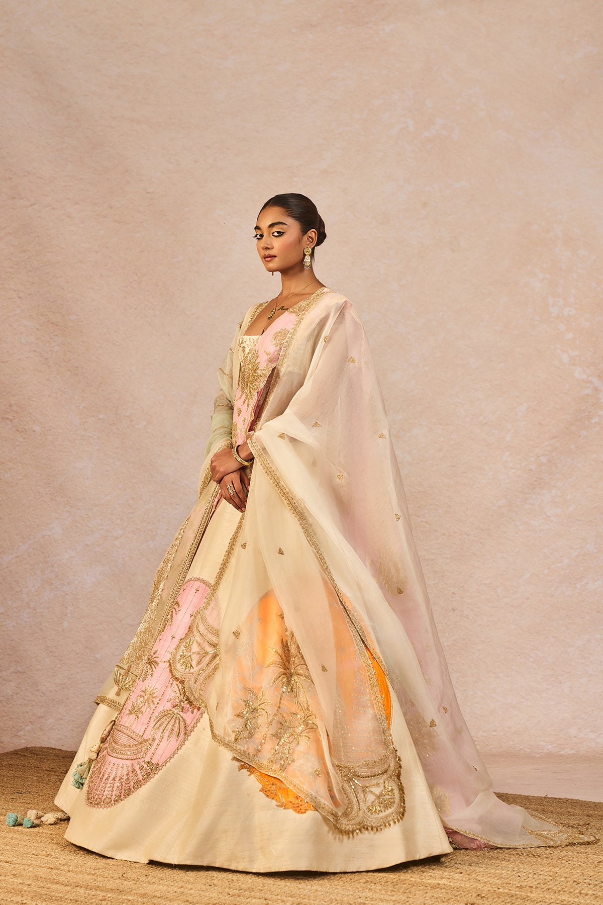 Mahek Ti Hui Chandni Lehenga